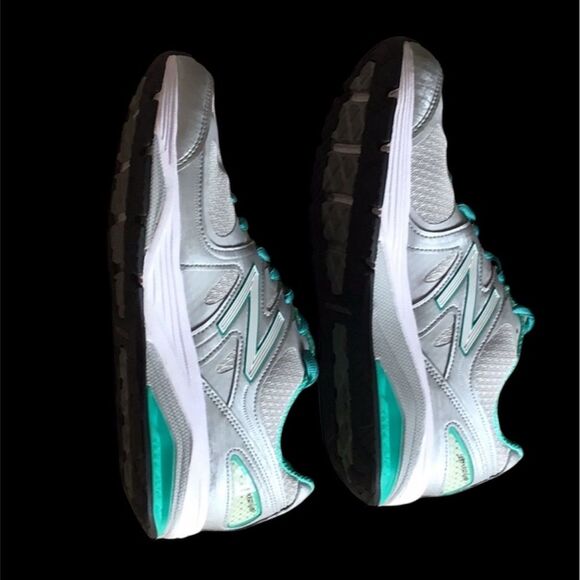 New Balance Womens running shoes AMAZING CONDITION! - Picture 2 of 9